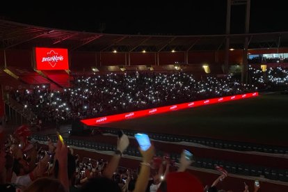 Espectáculo de luz y sonido en el estadio para celebrar el ascenso.