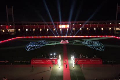 Espectáculo de luz y sonido en el estadio para celebrar el ascenso.