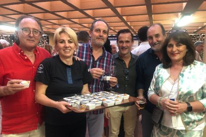 Fco Javier Latorre, Antonio Moya, Isabel Pérez, José Manuel Ortiz entre los asistentes al Ronqueo del Atún.