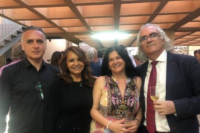 Manolo Vida, director gerente del Hospital Torrecárdenas, Carmen, Martín y Ana.