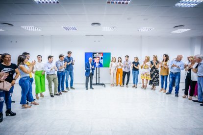 Foto en la sede del PP de Roquetas de Mar.