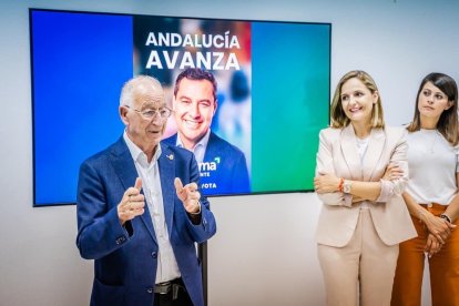 Gabriel Amat, en la sede del PP de Roquetas.