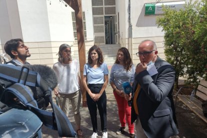 El equipo de Por Andalucía, en el Centro de Salud de Plaza de Toros.