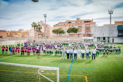 La gran familia de El Parador con su ayuntamiento.
