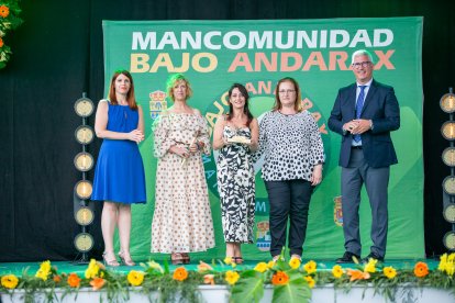 Huella Flamenca de Huércal de Almería recibiendo un premio.