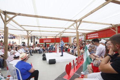 Asistentes al mitin.