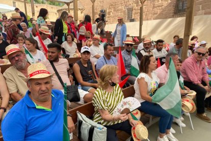 Asistentes al mitin.