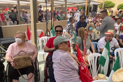 Asistentes al mitin.