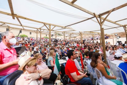 Asistentes al mitin.