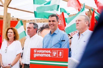 Oradores en el mitin.