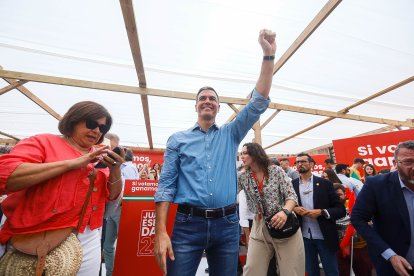 En el centro, Pedro Sánchez.