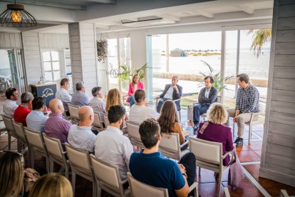 Reunión del PP de Roquetas con el sector turístico.