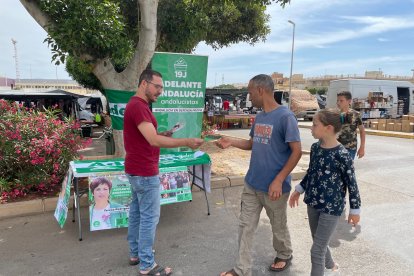 A la izquierda, Diego Crespo, de Adelante Andalucía.