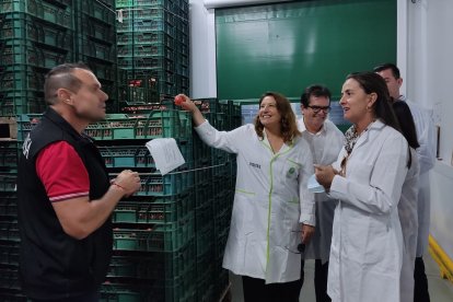 Carmen Crespo, apoyando al sector agroalimentario.