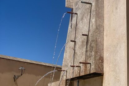 Funcionamiento de la fuente colocada en la Plaza de la Administración Vieja