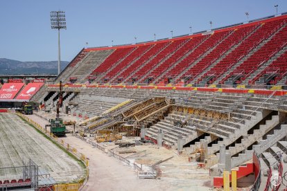 Se han retirado todas las butacas y también la pista de atletismo.