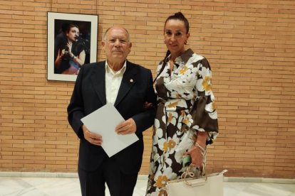 En familia con el agradecimiento en las manos.