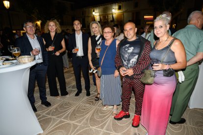 Gregorio, Victoria, Conrado, Emilio, Gloria, José Antonio y Dolores, de Cajamar.