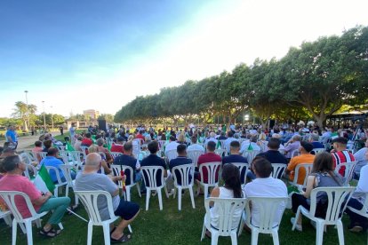 Asistentes al mitin.