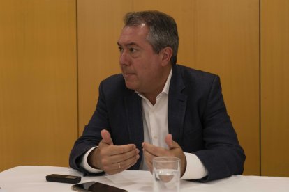 Momentos de la entrevista en el Avenida Hotel de Almería.