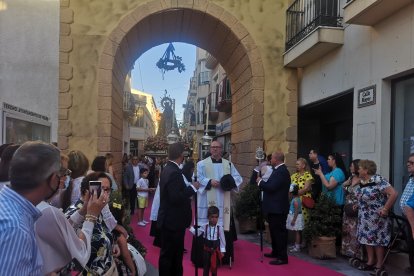La virgen de las Angustias procesiona por fin por las calles veratenses