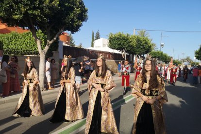 El gran desfile de Moros y Cristianos 2022 de Vera arrasa en las calles