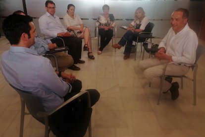 Ciudadanos se interesa por las demandas del sector del transporte.