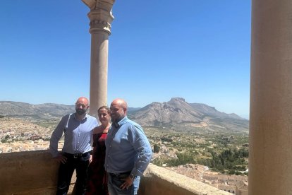 Candidatos de Vox en el Castillo de Vélez Blanco.