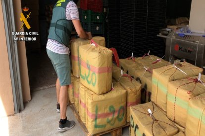 La Guardia Civil neutraliza una operación de introducción de droga.