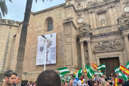 La plaza de la Catedral, abarrotada para el mitin de Alberto Nuñez Feijóo.