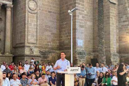 javier A. García, en la plaza de la Catedral.