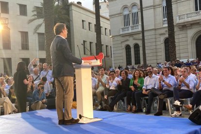 Alberto Núñez Feijóo se dirige a los populares almerienses.