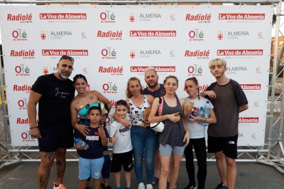 Un nutrido grupo posa para La Voz de Almería