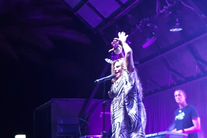 Sylvia Pantoja sobre el escenario