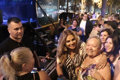 Los seguidores de Sylvia pantoja junto a ella