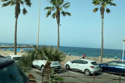 Almería vota este domingo pendiente de los indecisos y de los que van a la playa.