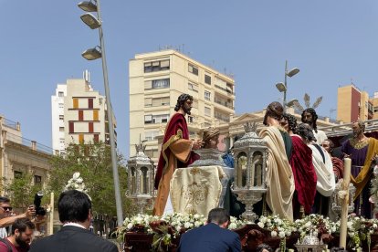 Ofrenda floral del alcalde a la Santa Cena.