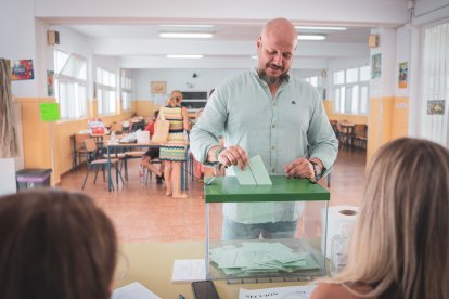 Vota Rodrigo Alonso, número 1 de Vox por Almería.