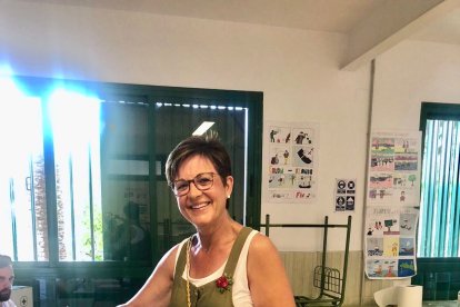 Adriana Valverde, portavoz del PSOE en el Ayuntamiento de Almería en el colegio Azcona de Nueva Andalucía.