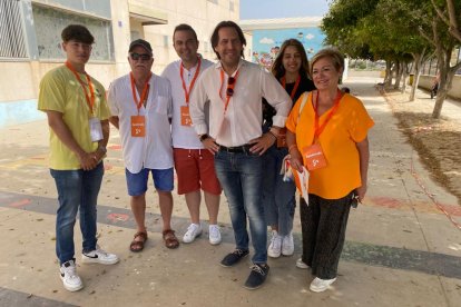 Rafa Burgos, de Ciudadanos, con miembros de su partido.