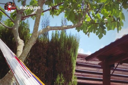 Chumi y su mascota desconectando antes de regresar a Almería.