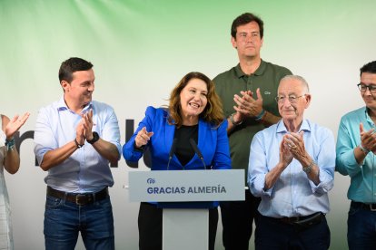 Los populares celebran sus seis escaños en Sevilla.