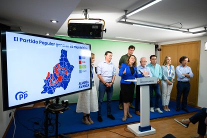Una pantalla con el mapa azul en Almería.