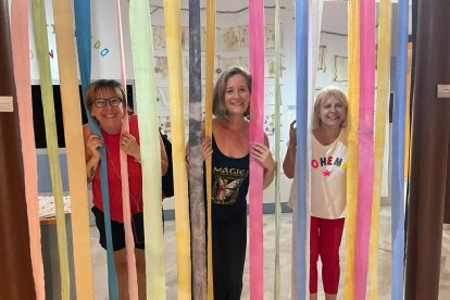 Artistas creadoras de la exposición: Encarna Utrera, Macarena Ballesteros y Julia Montoya.