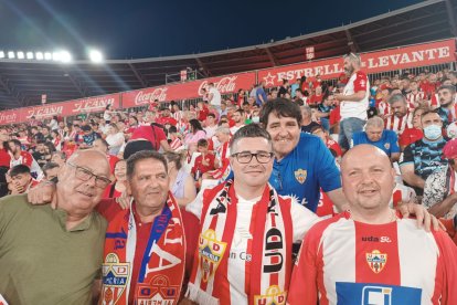 Todos juntos en el Mediterráneo disfrutando de las victorias del Almería.