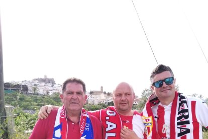 Siempre rojiblancos y ahora de Primera División.