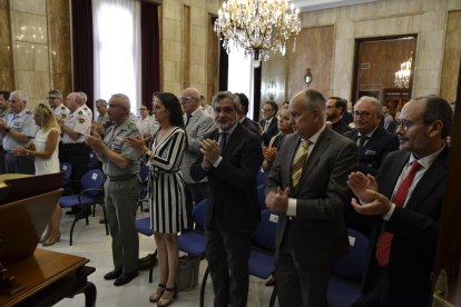 Aplausos por parte de los asistentes.