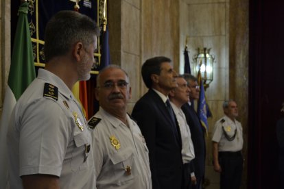 Los agentes cantaron el himno de la Policía Nacional.