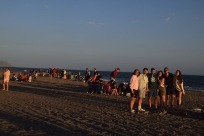 Almerienses celebrando San Juan en El Zapillo.