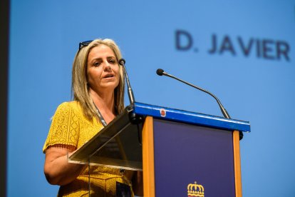 Tomando la palabra la presidenta de la Federación de Peñas, Mónica Ruiz.